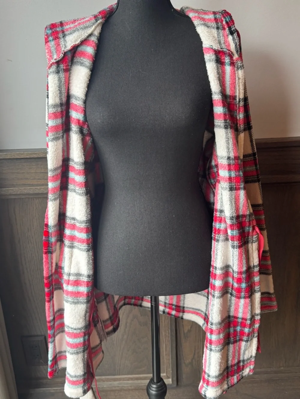 Forever 21 Red, Black & White Plaid Hooded Robe Largr - Picture 6 of 7